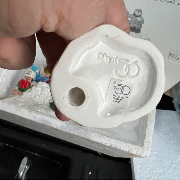 Department 56 Snowball Fort 5413-3 - Picture 16 of 16